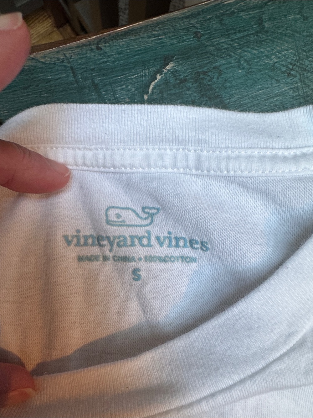 Vineyard Vines White Pocket T-Shirt Blue Whale Graphic Logo Tee Size Small - Picture 5 of 7
